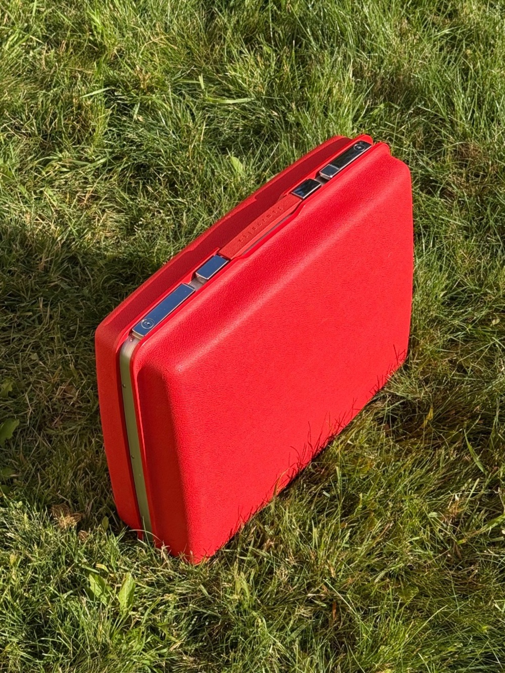 Medium Red Samsonite Silhouette Vintage Hardshell Travel Luggage Suitcase